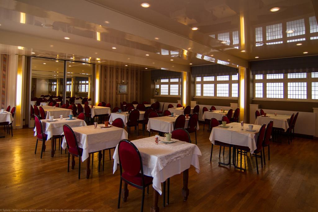 Logis Hotel Du Chateau Combourg Exteriér fotografie