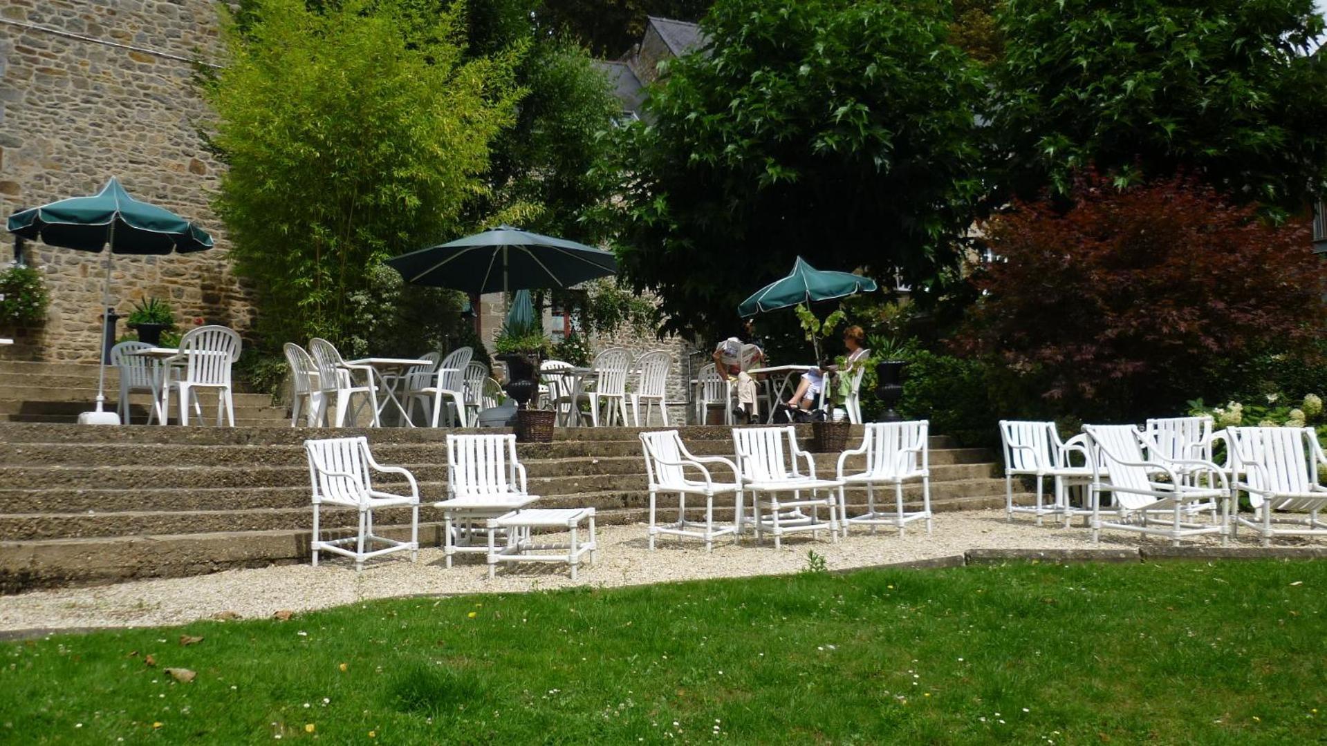 Logis Hotel Du Chateau Combourg Exteriér fotografie
