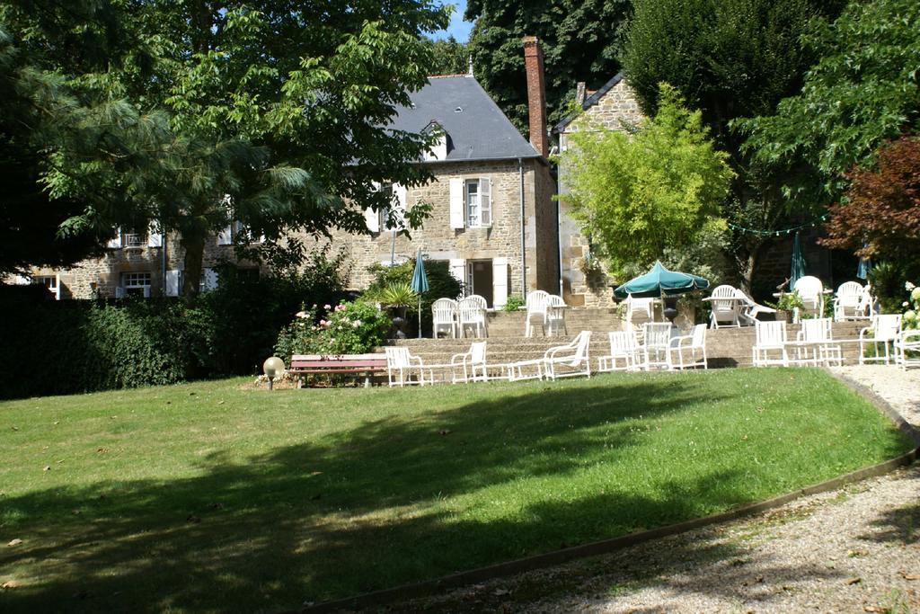 Logis Hotel Du Chateau Combourg Exteriér fotografie