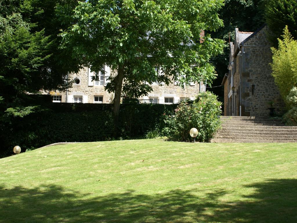 Logis Hotel Du Chateau Combourg Exteriér fotografie