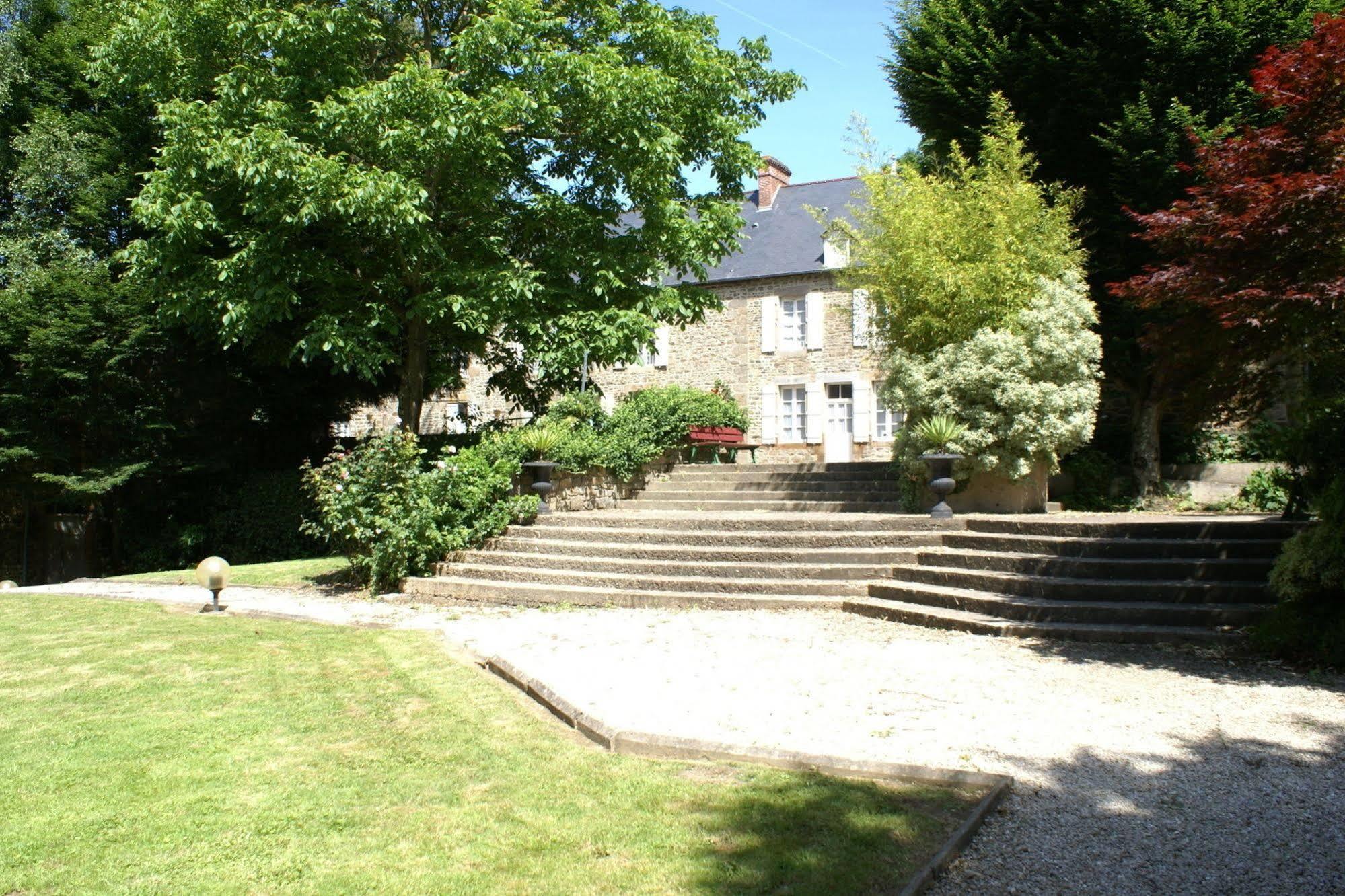 Logis Hotel Du Chateau Combourg Exteriér fotografie